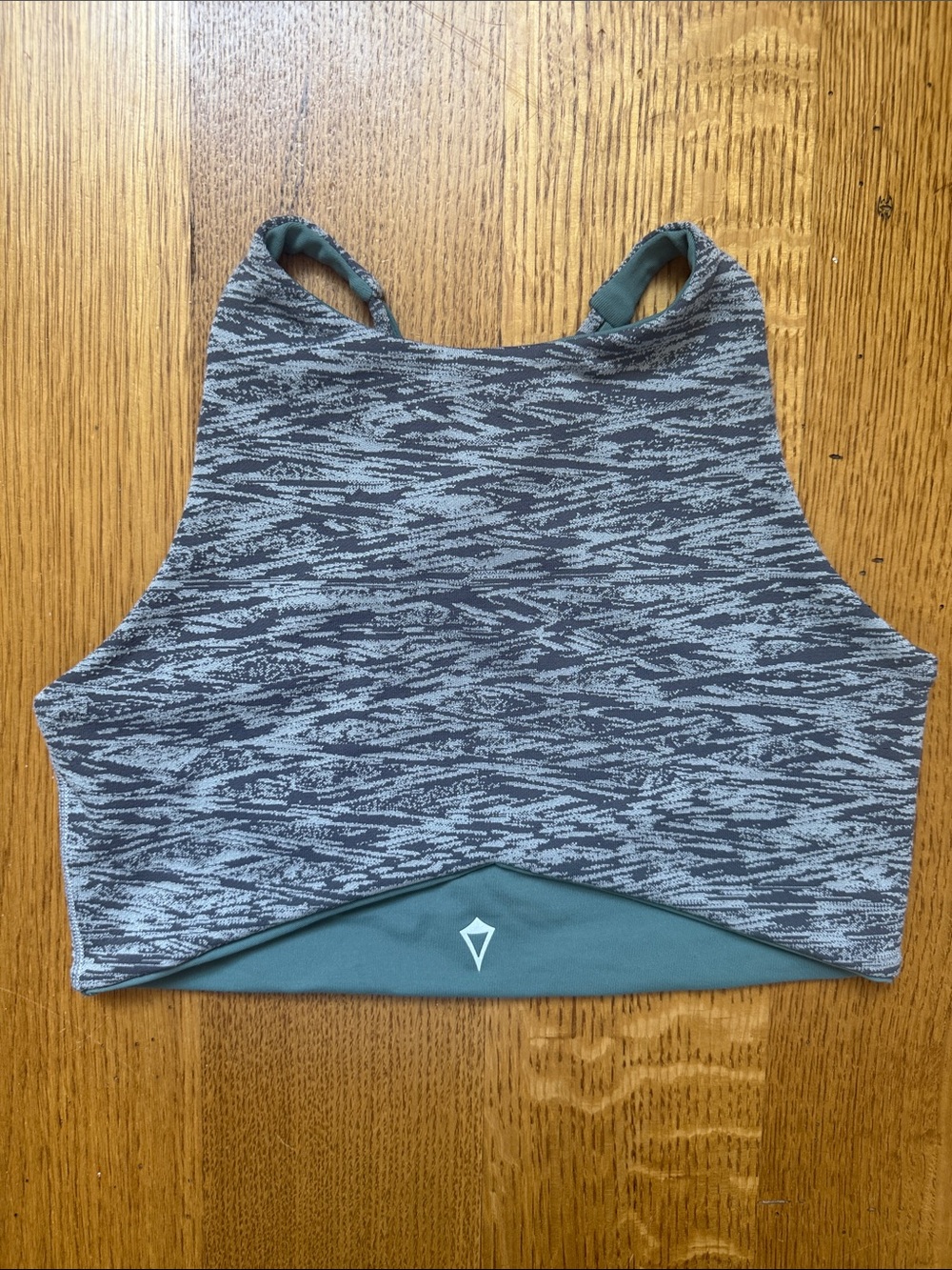 Ivivva girls sports bra size 8…EUC!